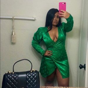 Love this dress super sexy/ classy